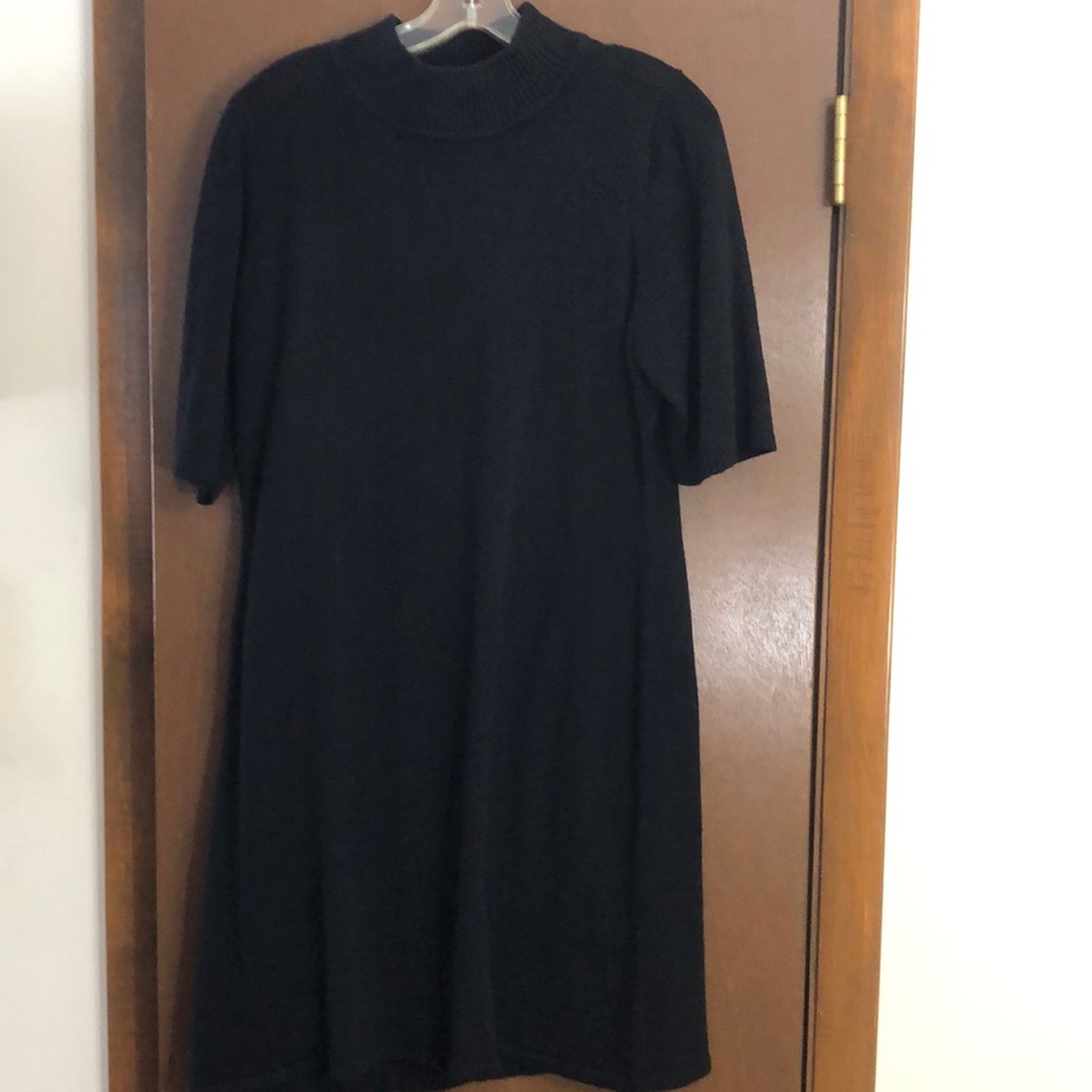 Black sweater 🖤 mock neck